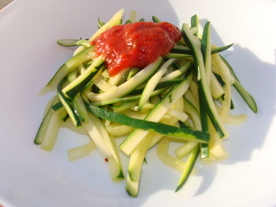 Zucchini Pasta with Roasted Red Pepper Sauce Zucchini Pasta with Roasted Red Pepper Sauce